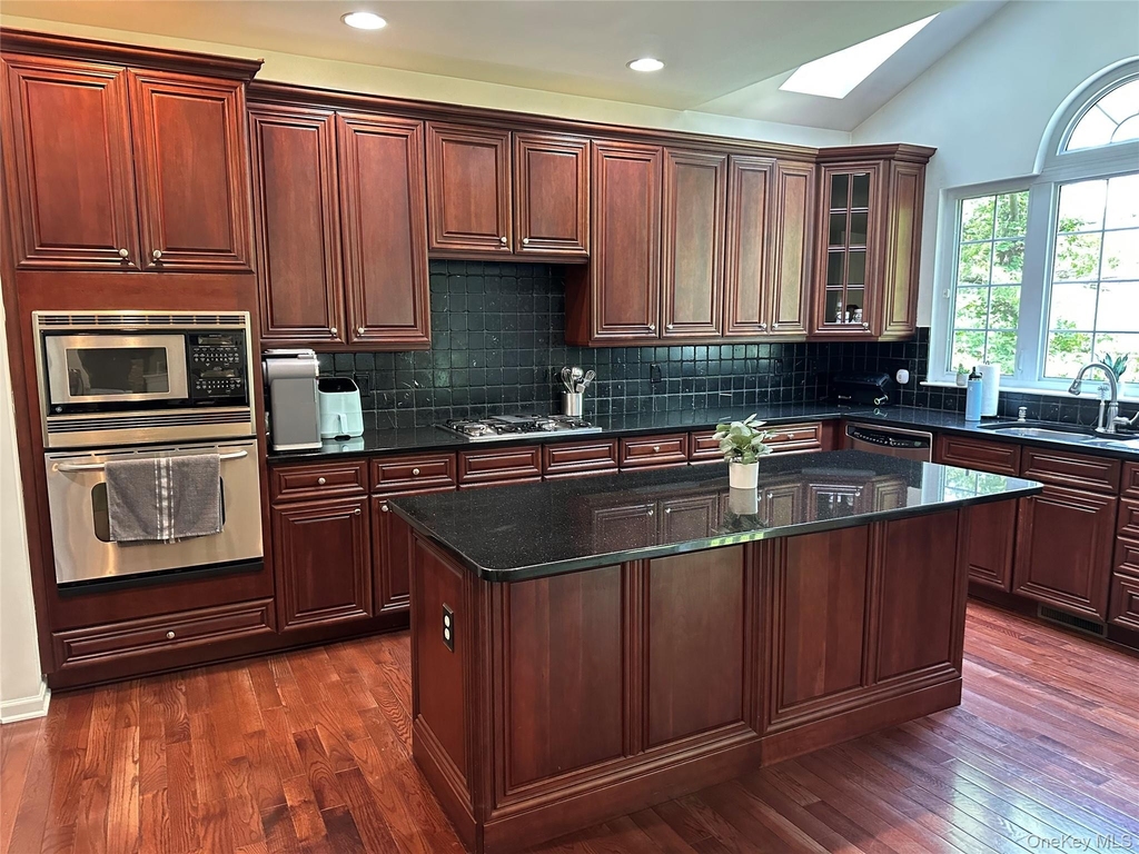633 Creekside Lane - Photo 1