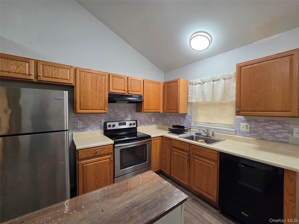 706 Tower Avenue - Photo 0