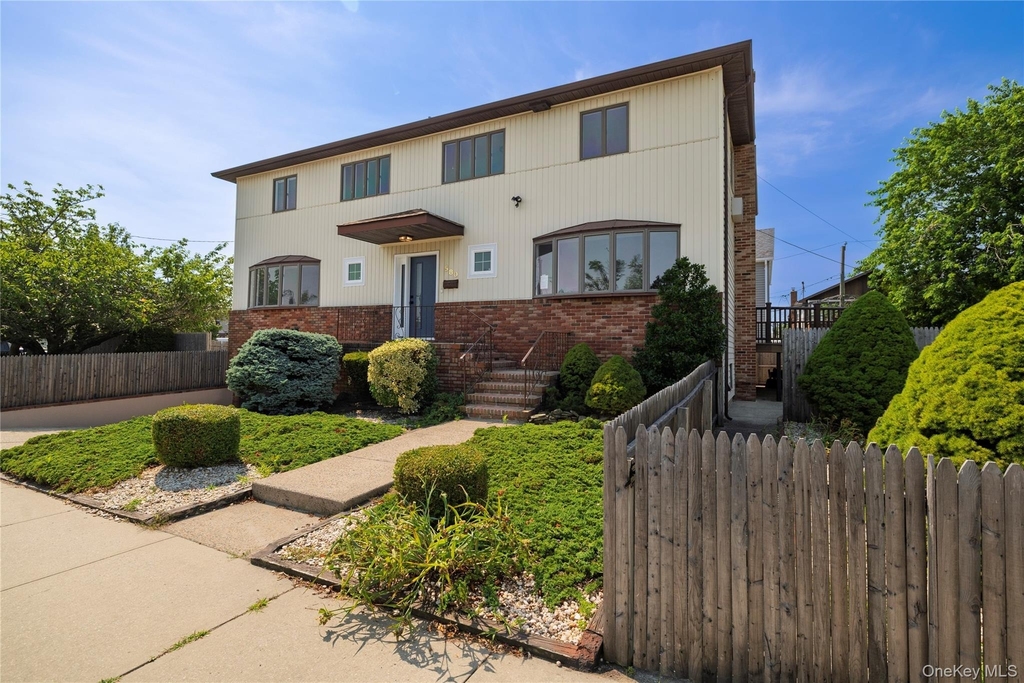 580 E. Pine Street - Photo 2