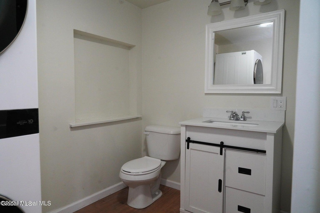 21 Van Heusen Street - Photo 5