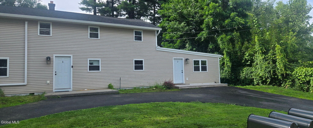 21 Van Heusen Street - Photo 0