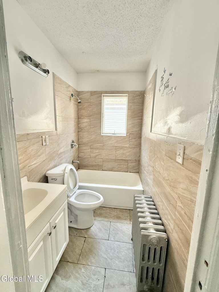 1066 Phoenix Avenue - Photo 7