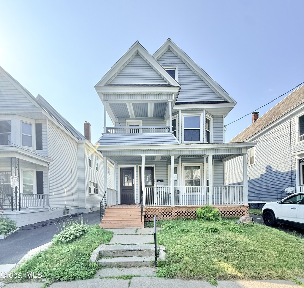 1066 Phoenix Avenue - Photo 0