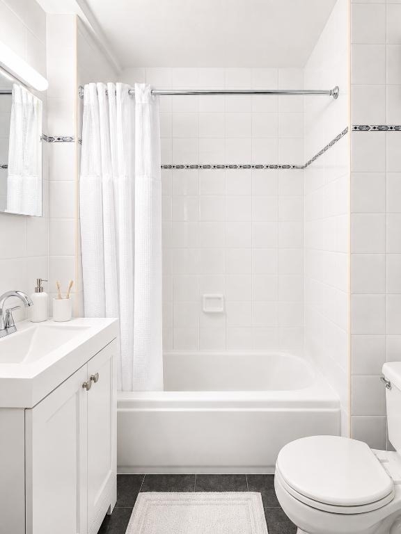 425 Riverside Drive - Photo 3