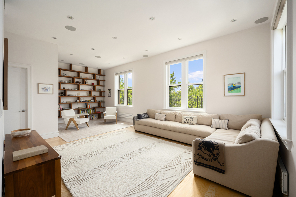 582 2nd Street - Photo 2