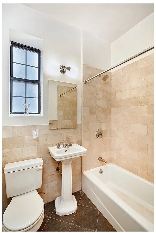 155 E 85th Street - Photo 2