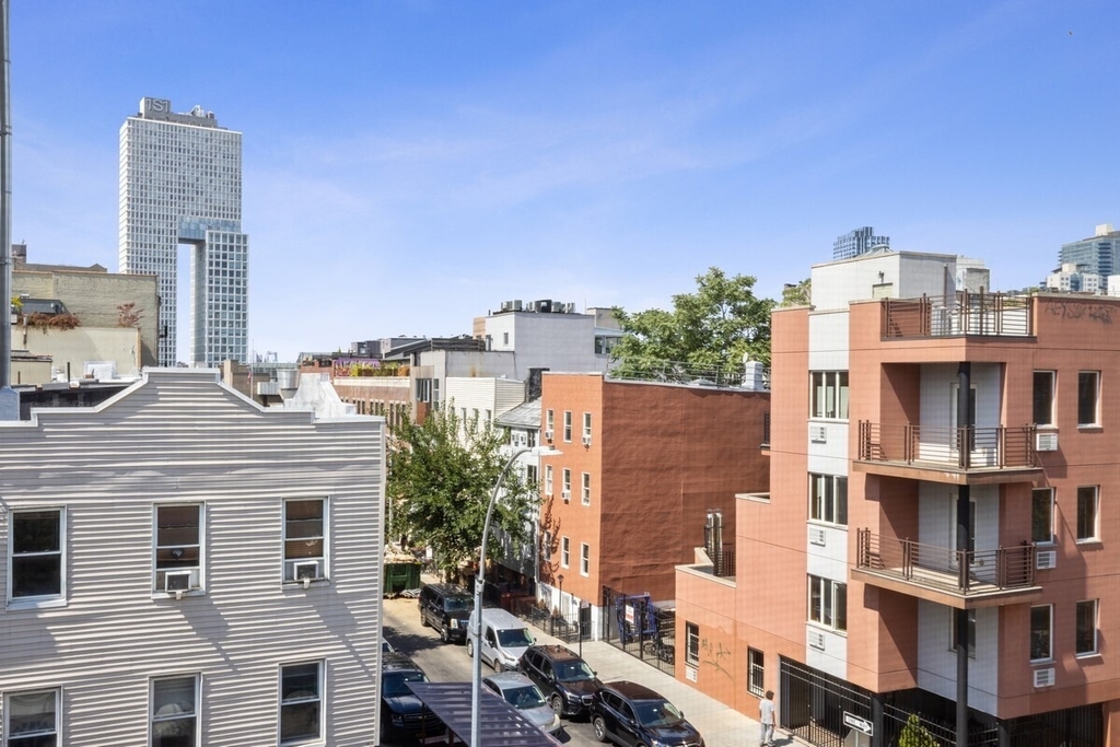 299 Bedford Avenue - Photo 5