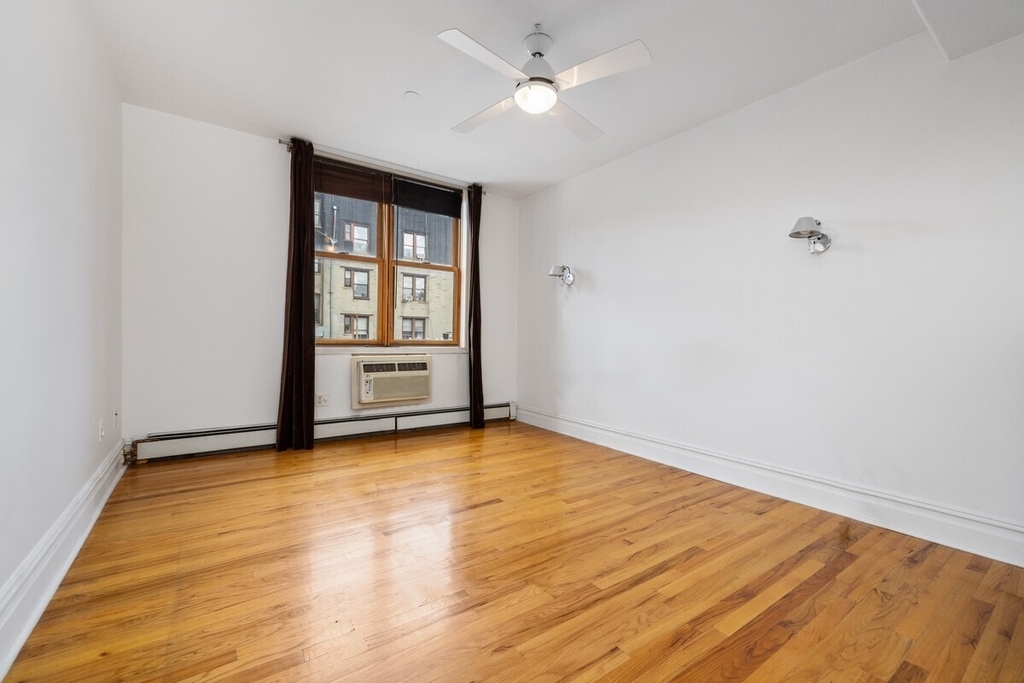299 Bedford Avenue - Photo 3