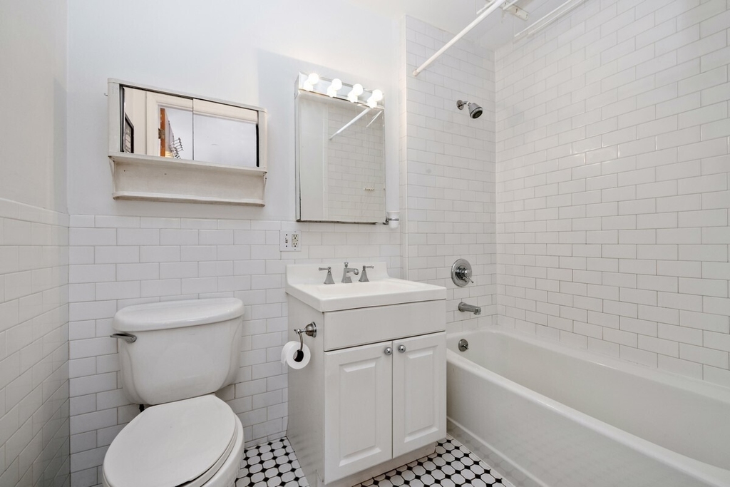 299 Bedford Avenue - Photo 4