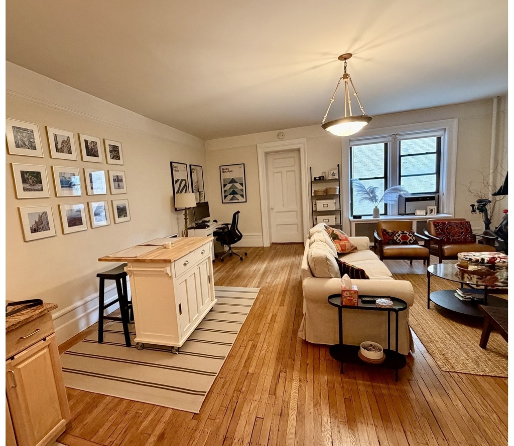 302 W 78th Street - Photo 2
