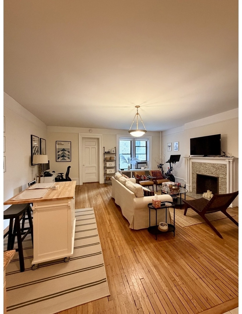 302 W 78th Street - Photo 1