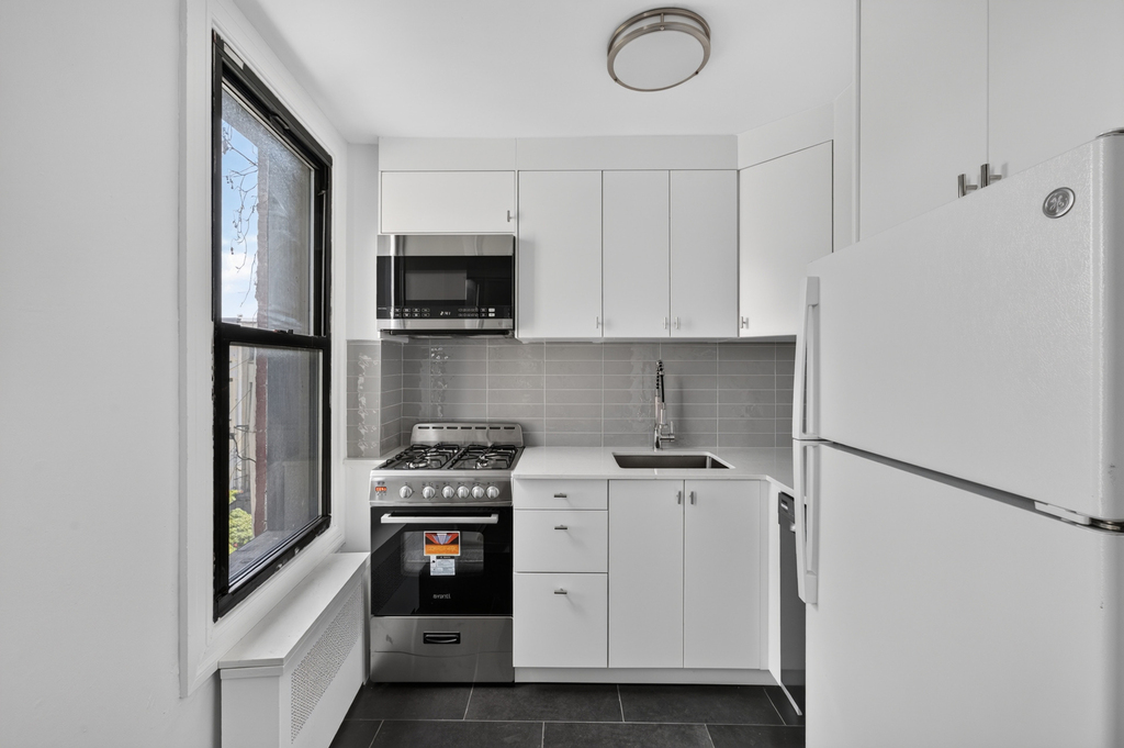 351 Smith Street - Photo 6