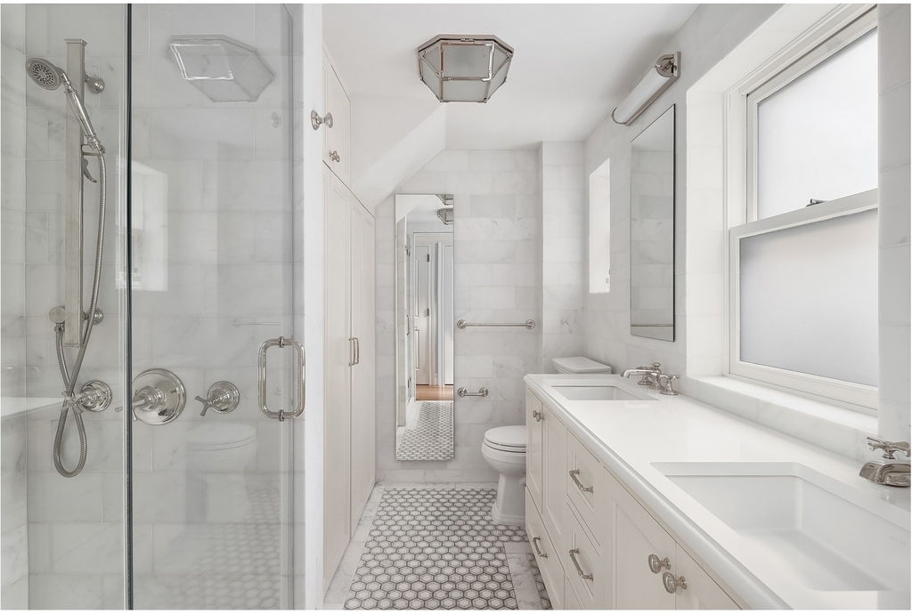 158 W 10th Street - Photo 7