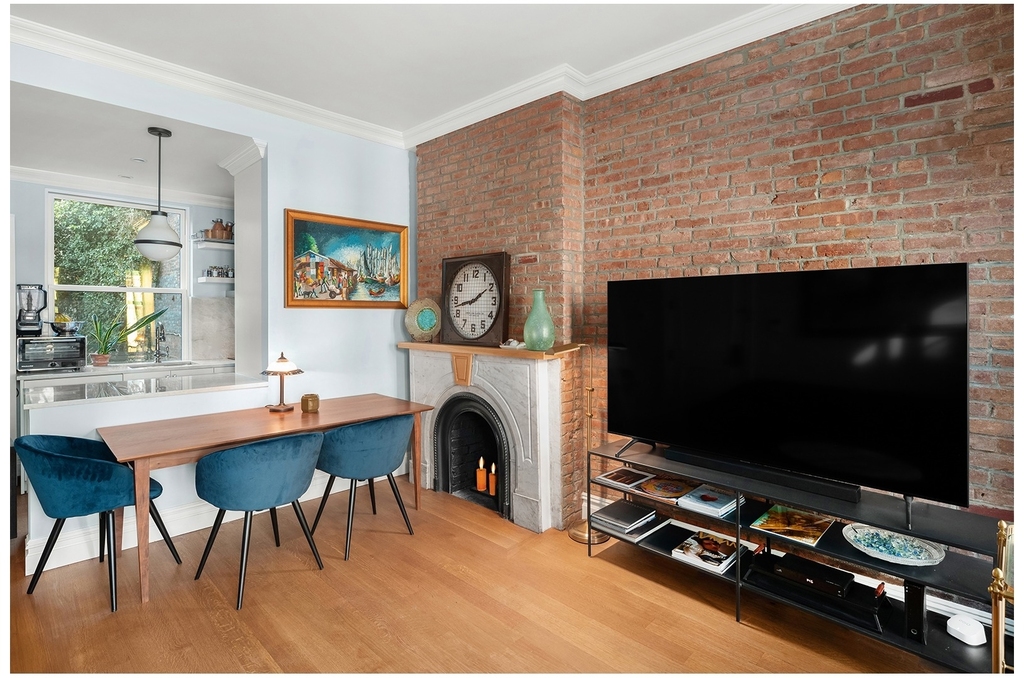 158 W 10th Street - Photo 2