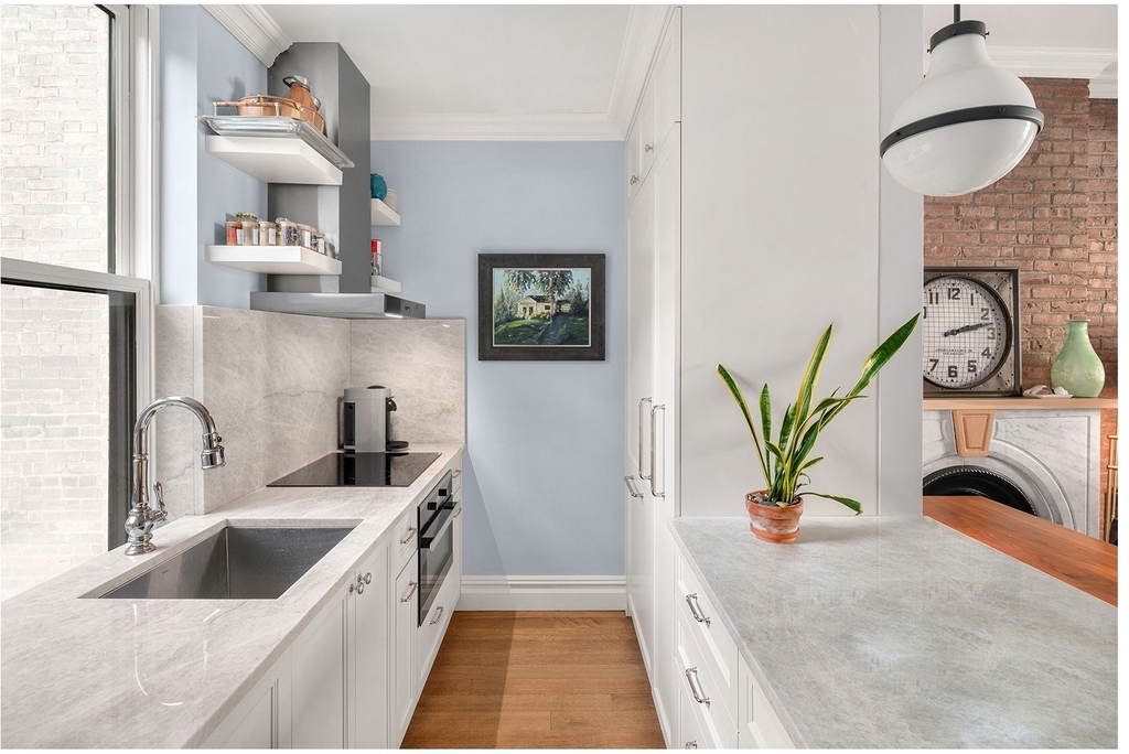 158 W 10th Street - Photo 4