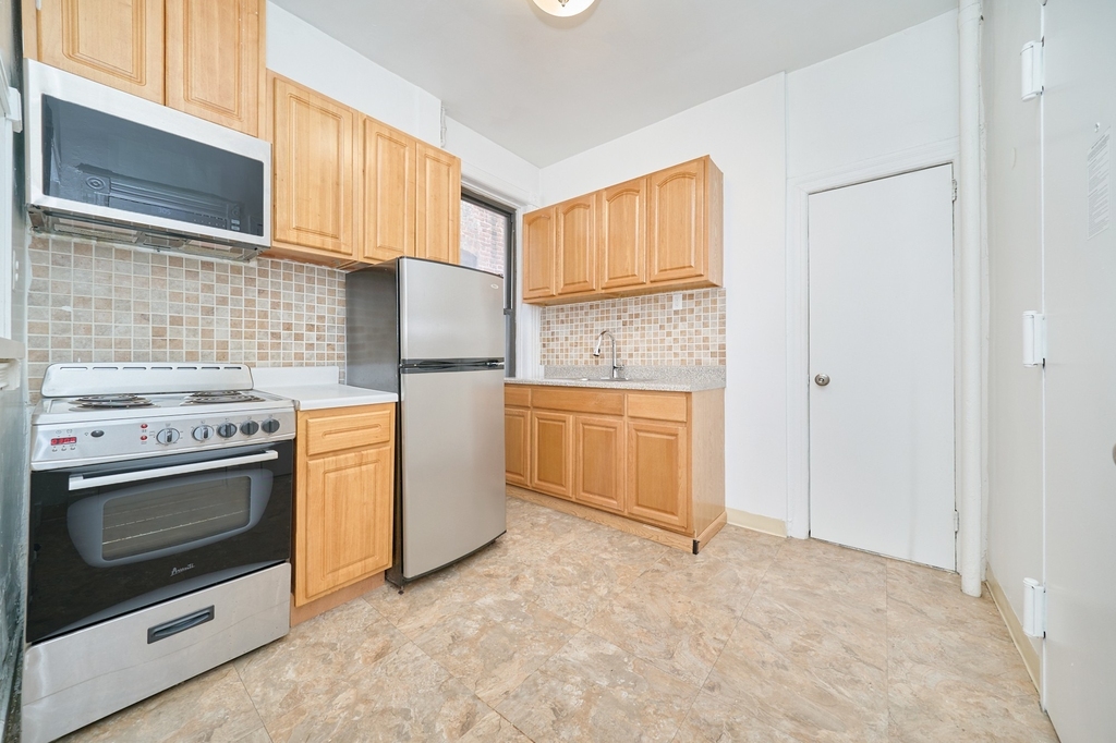 416 E 89th Street - Photo 10