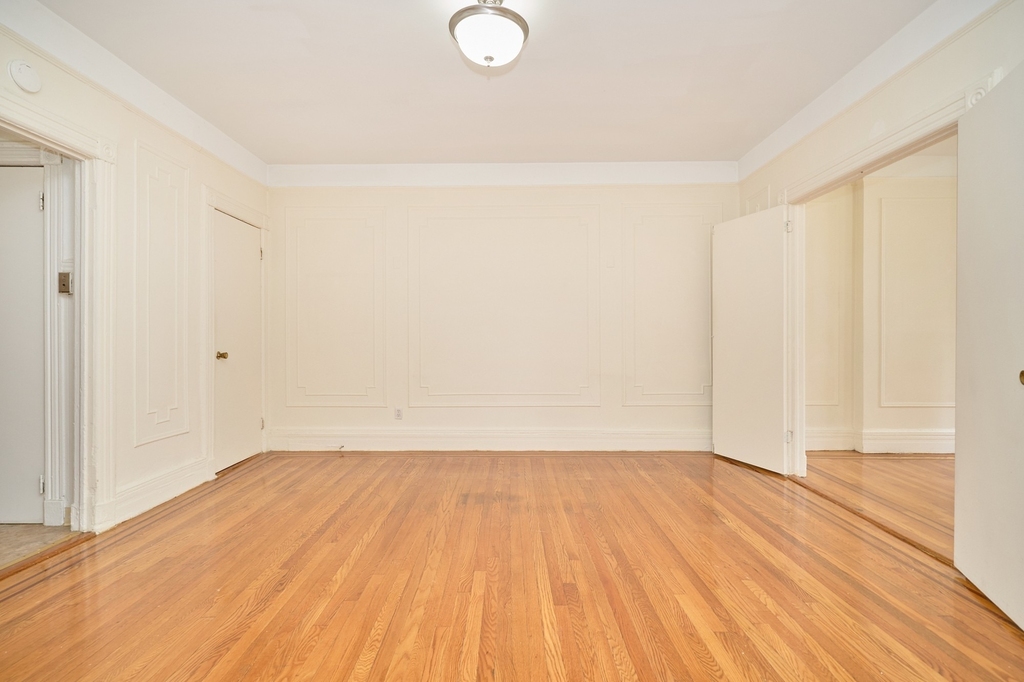 416 E 89th Street - Photo 8