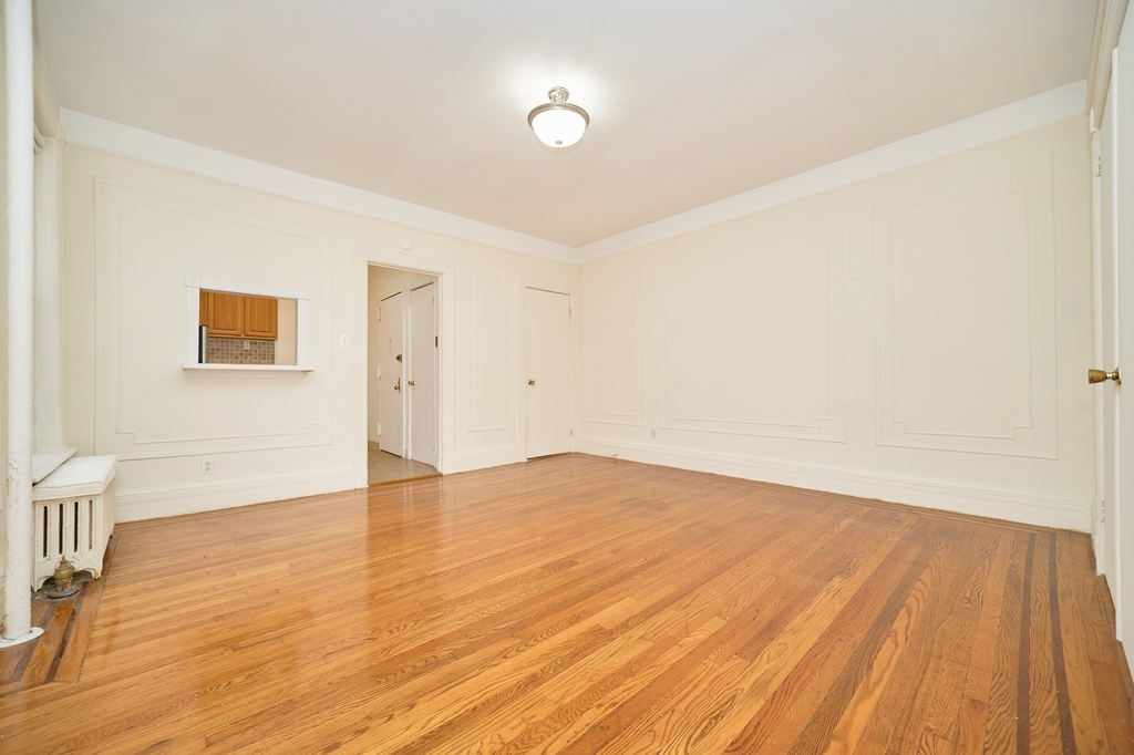 416 E 89th Street - Photo 2