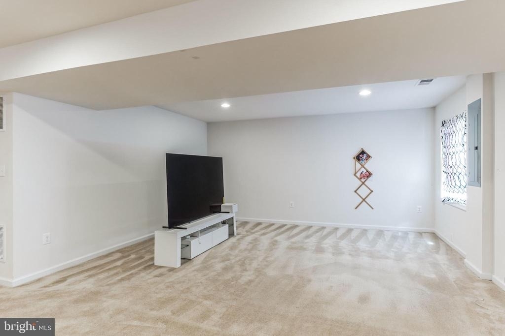41673 Mcmonagle Square - Photo 28