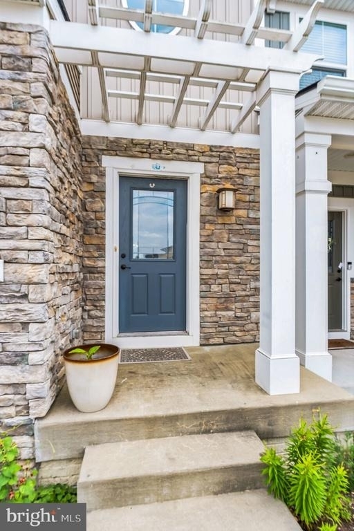 41673 Mcmonagle Square - Photo 1