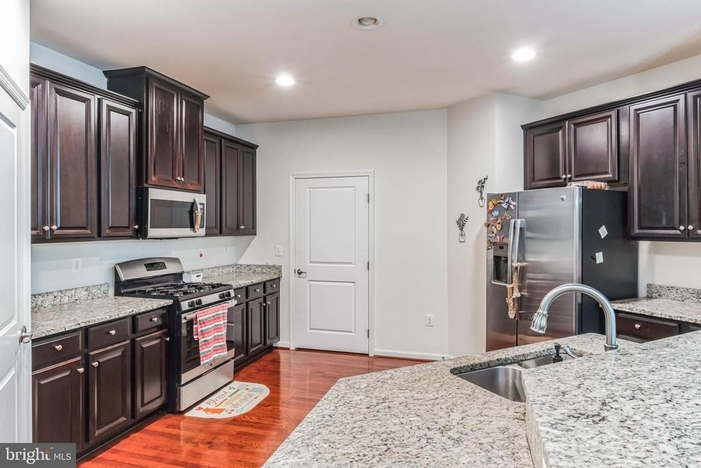 41673 Mcmonagle Square - Photo 4