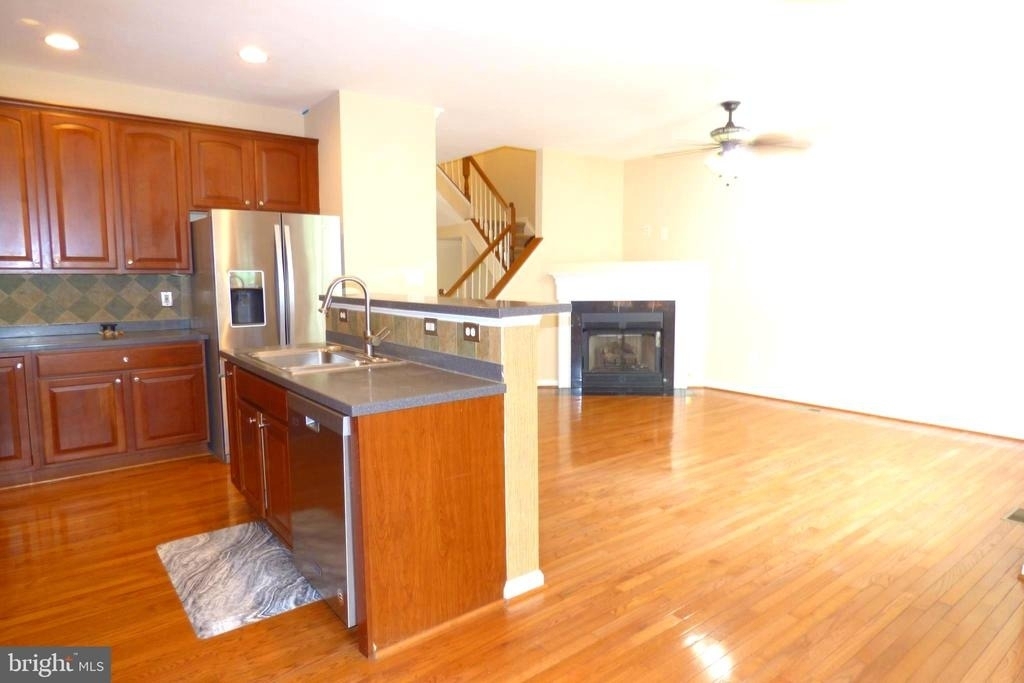44286 Acushnet Terrace - Photo 6