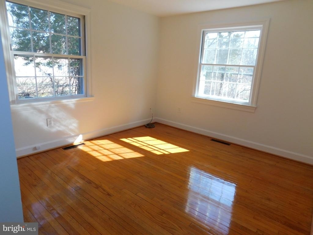 10374 Rectory Lane - Photo 5