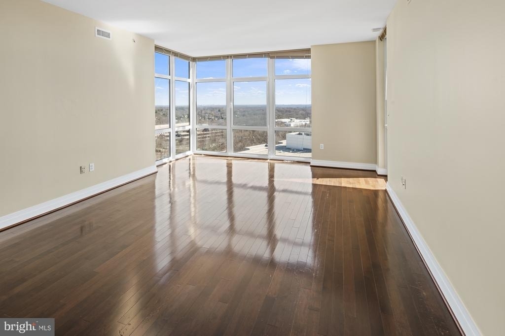 8220 Crestwood Drive - Photo 10