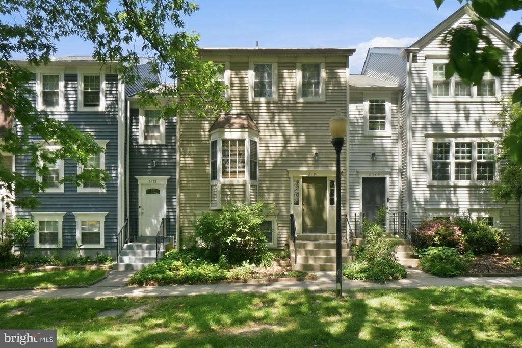 2391 Hunters Square Court - Photo 0