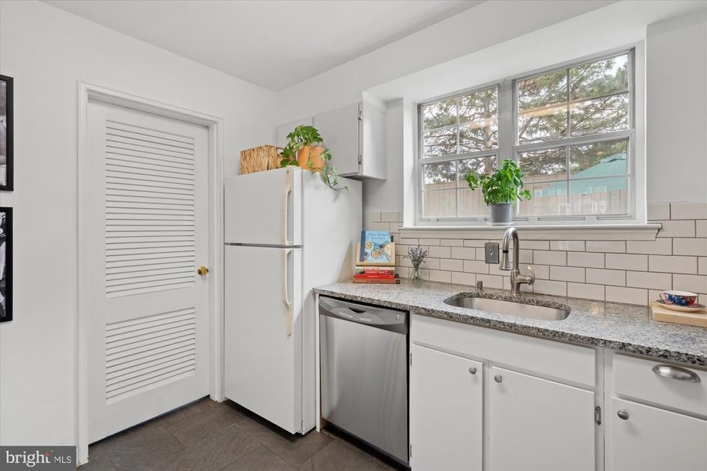 3908 Keller Avenue - Photo 7