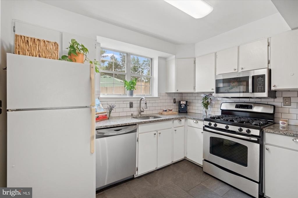 3908 Keller Avenue - Photo 6
