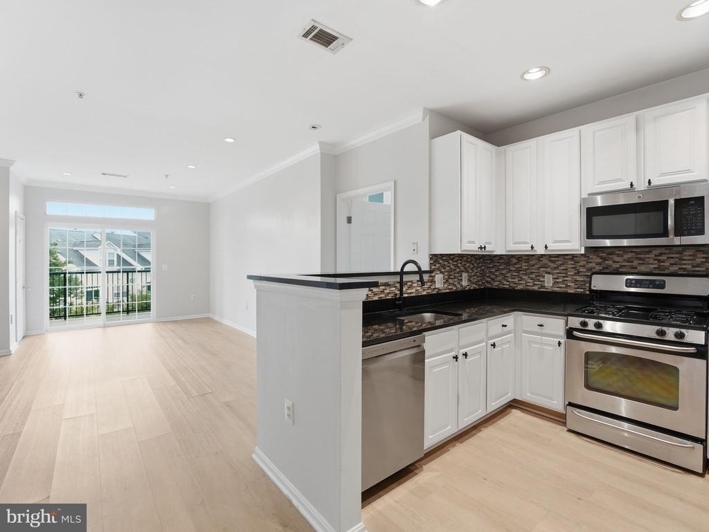 2301 25th Street S - Photo 3