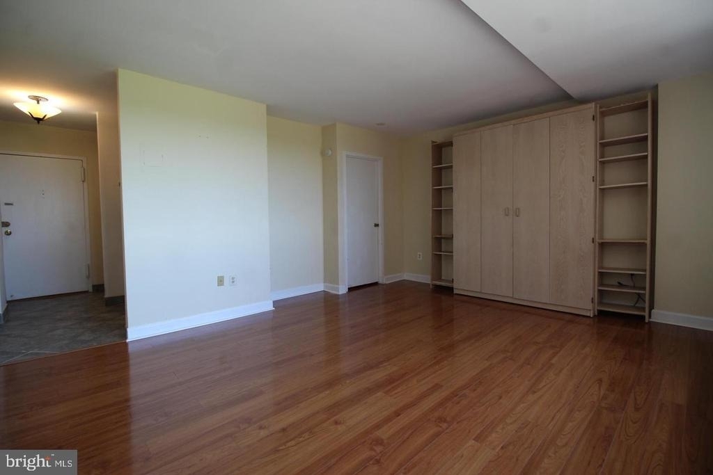 1011 Arlington Boulevard - Photo 2