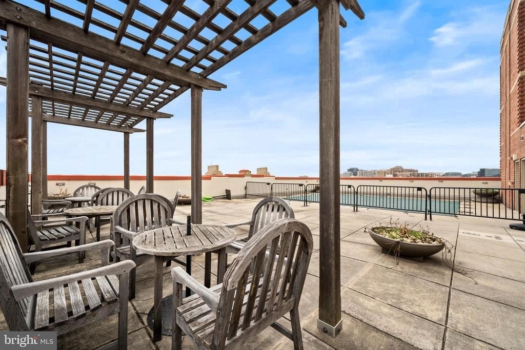 1020 N Highland Street - Photo 37