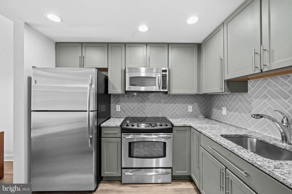1020 N Highland Street - Photo 10