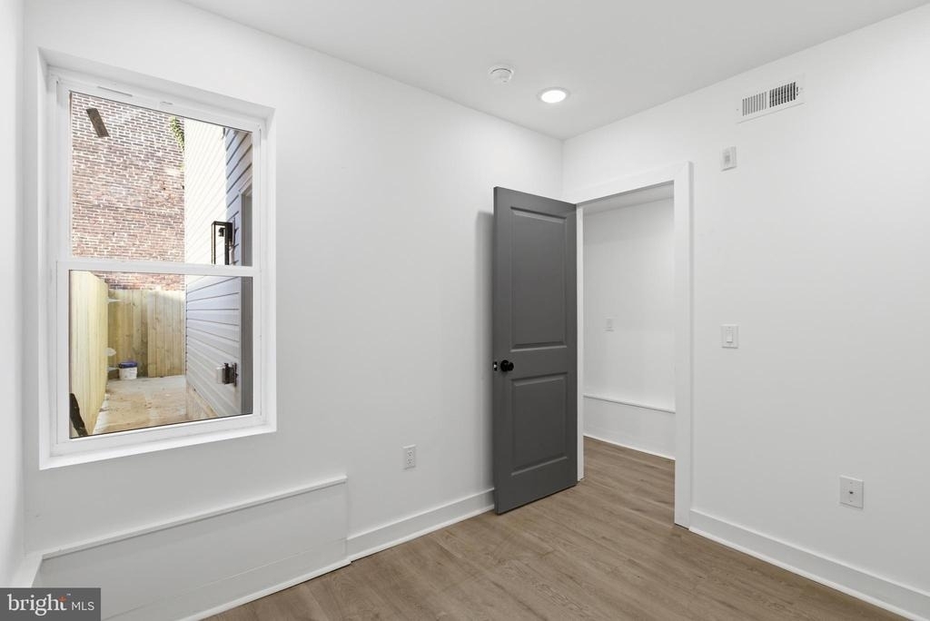 630 W Cumberland Street - Photo 10