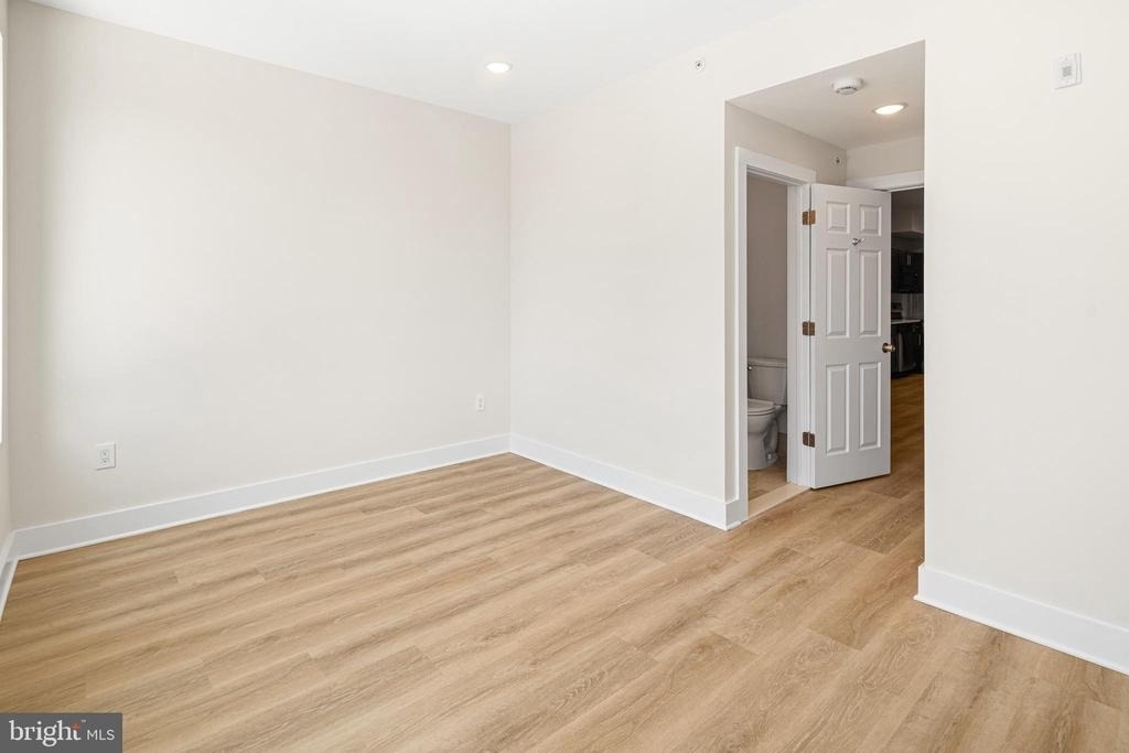 5217 Warren Street - Photo 3