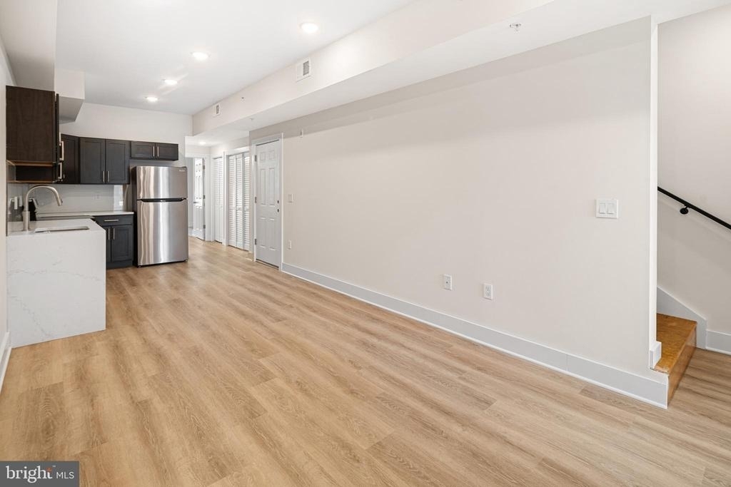 5217 Warren Street - Photo 5