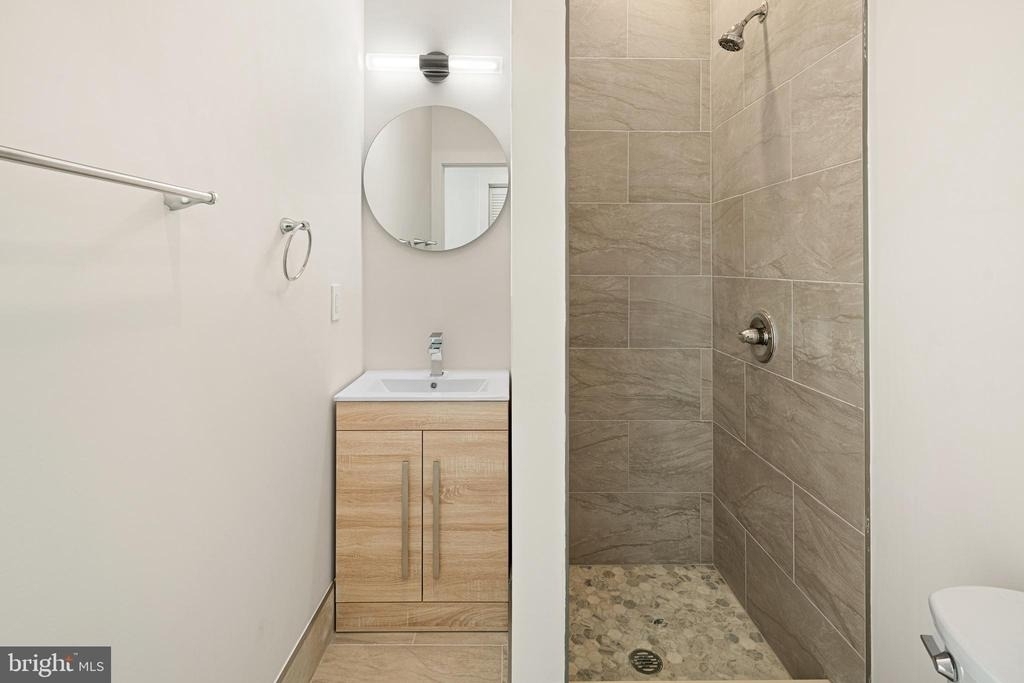 5217 Warren Street - Photo 4