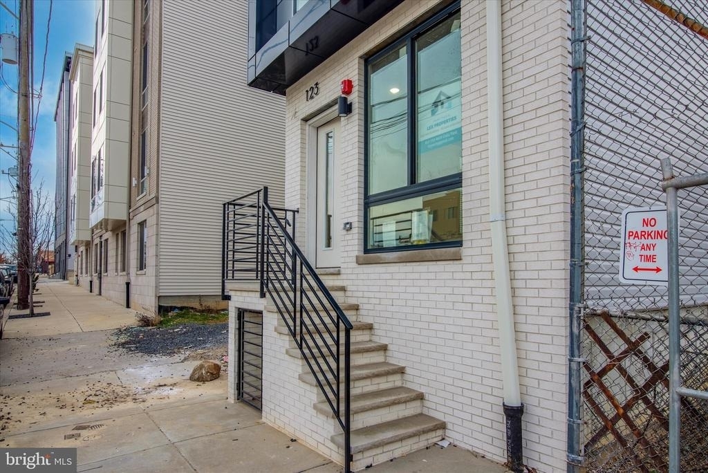 1230 N Marshall Street - Photo 1