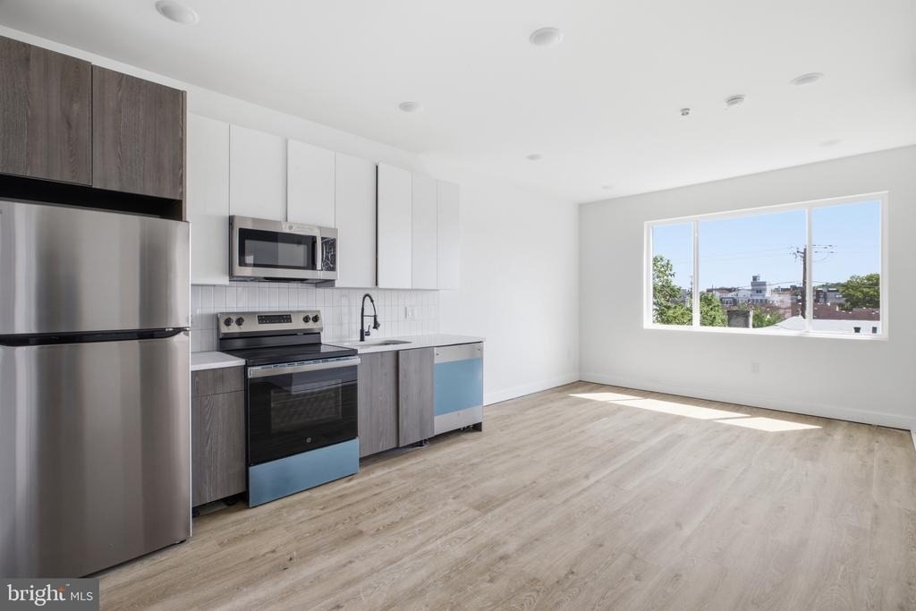 613 N Brooklyn Street - Photo 2