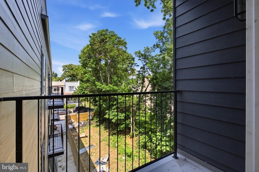 613 N Brooklyn Street - Photo 1