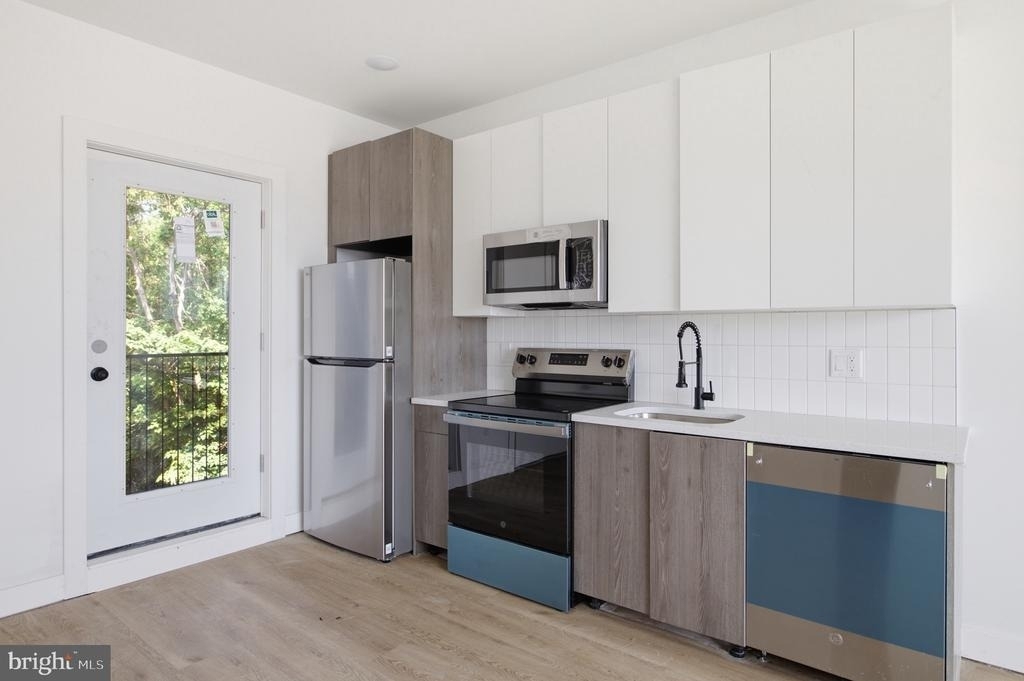 613 N Brooklyn Street - Photo 0