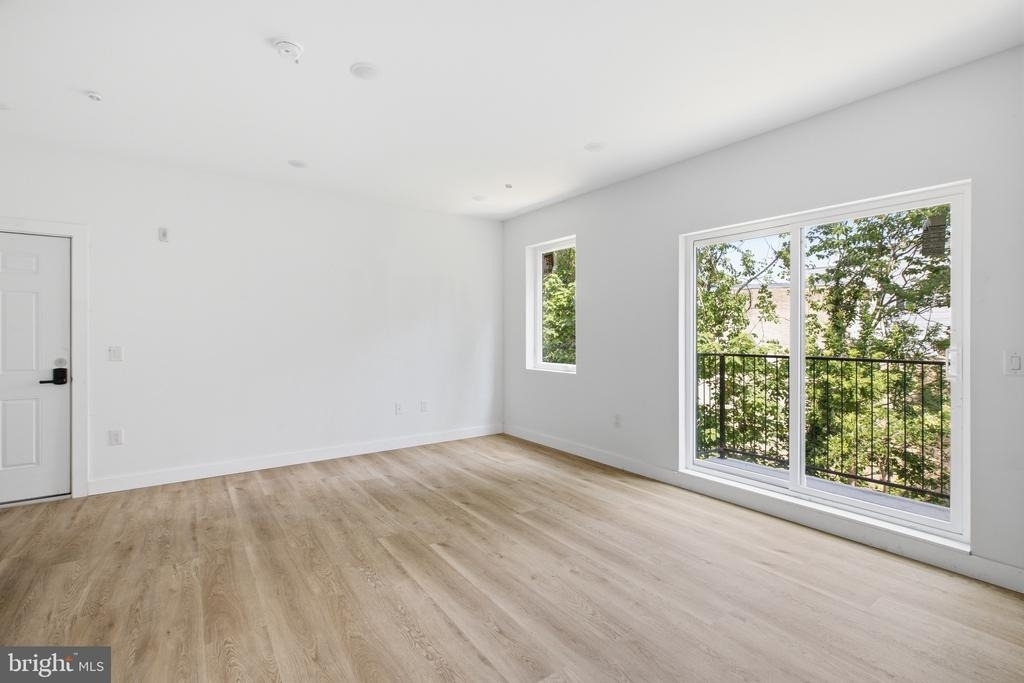 613 N Brooklyn Street - Photo 3