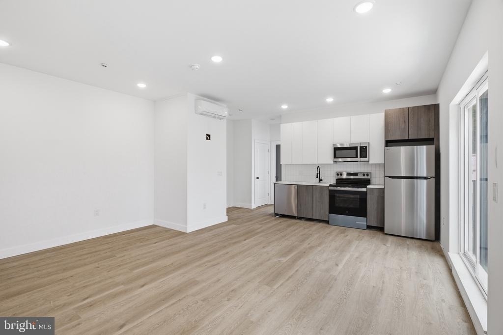 613 N Brooklyn Street - Photo 1