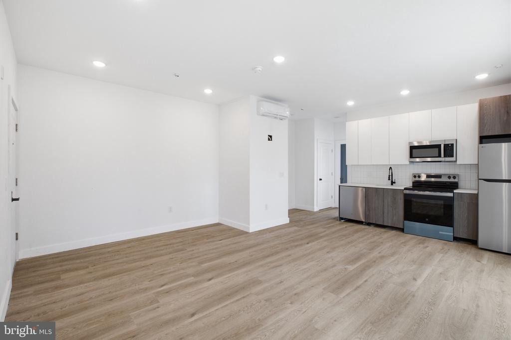 613 N Brooklyn Street - Photo 2