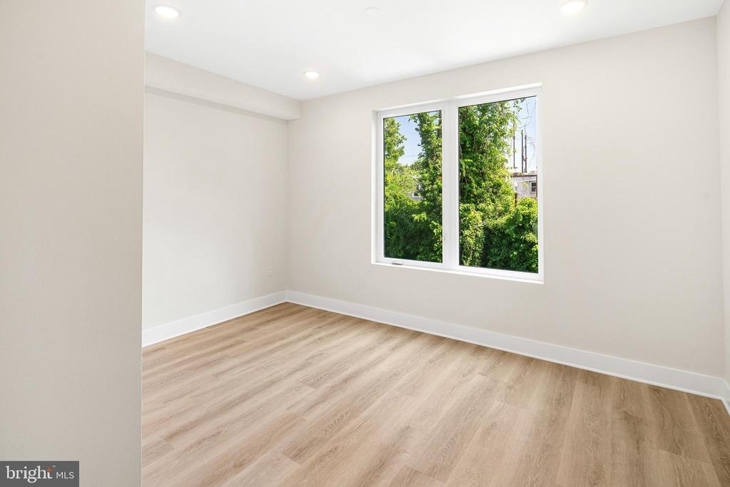 5217 Warren Street - Photo 3