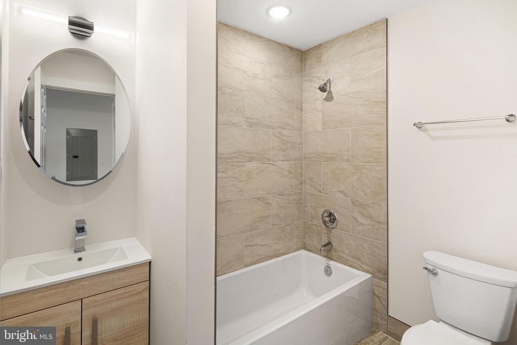 5217 Warren Street - Photo 2