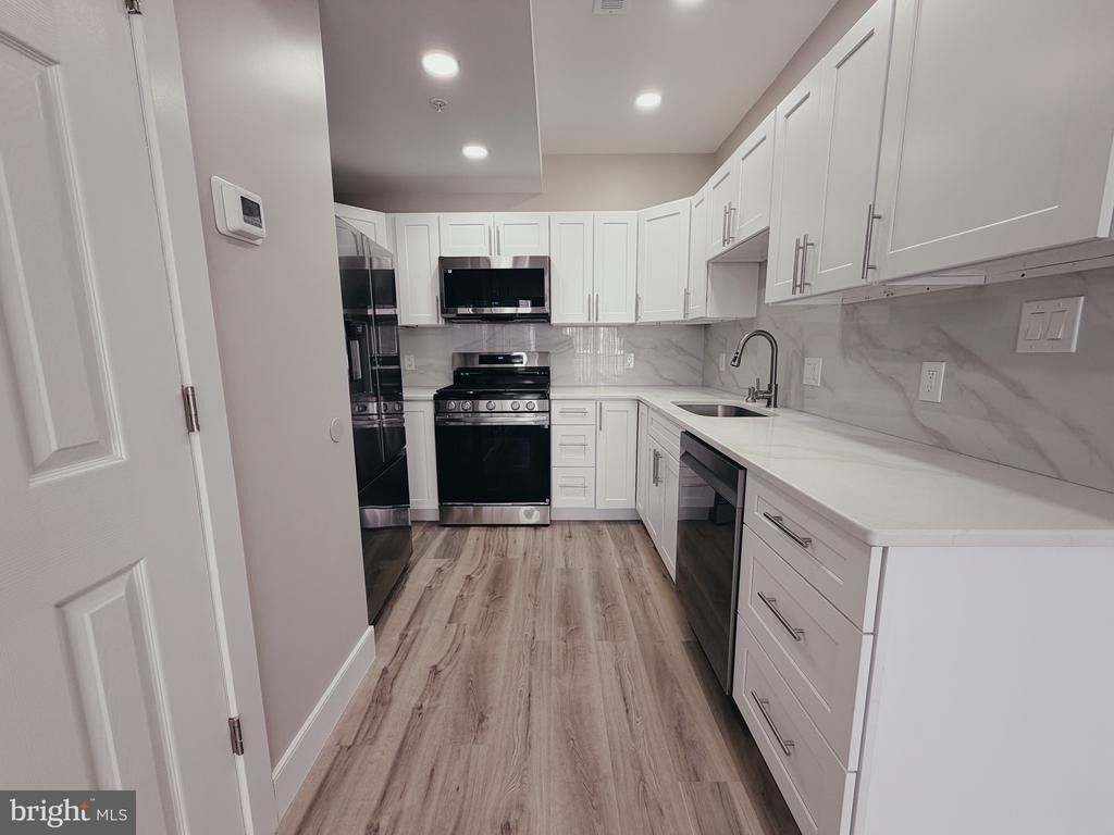 2720 W Thompson Street - Photo 2