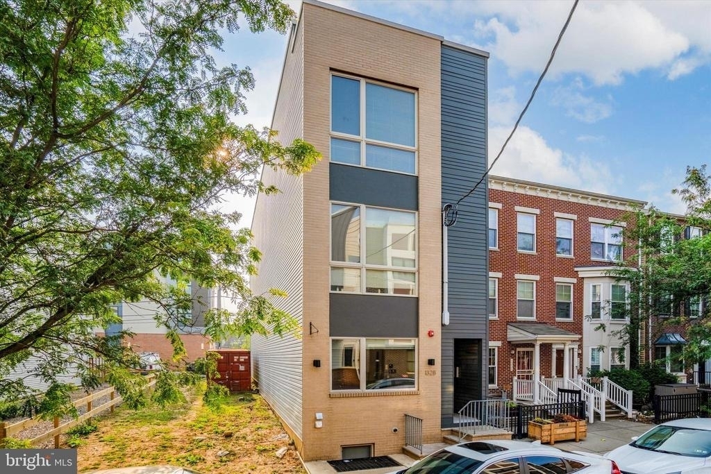 1328 N Franklin Street - Photo 2